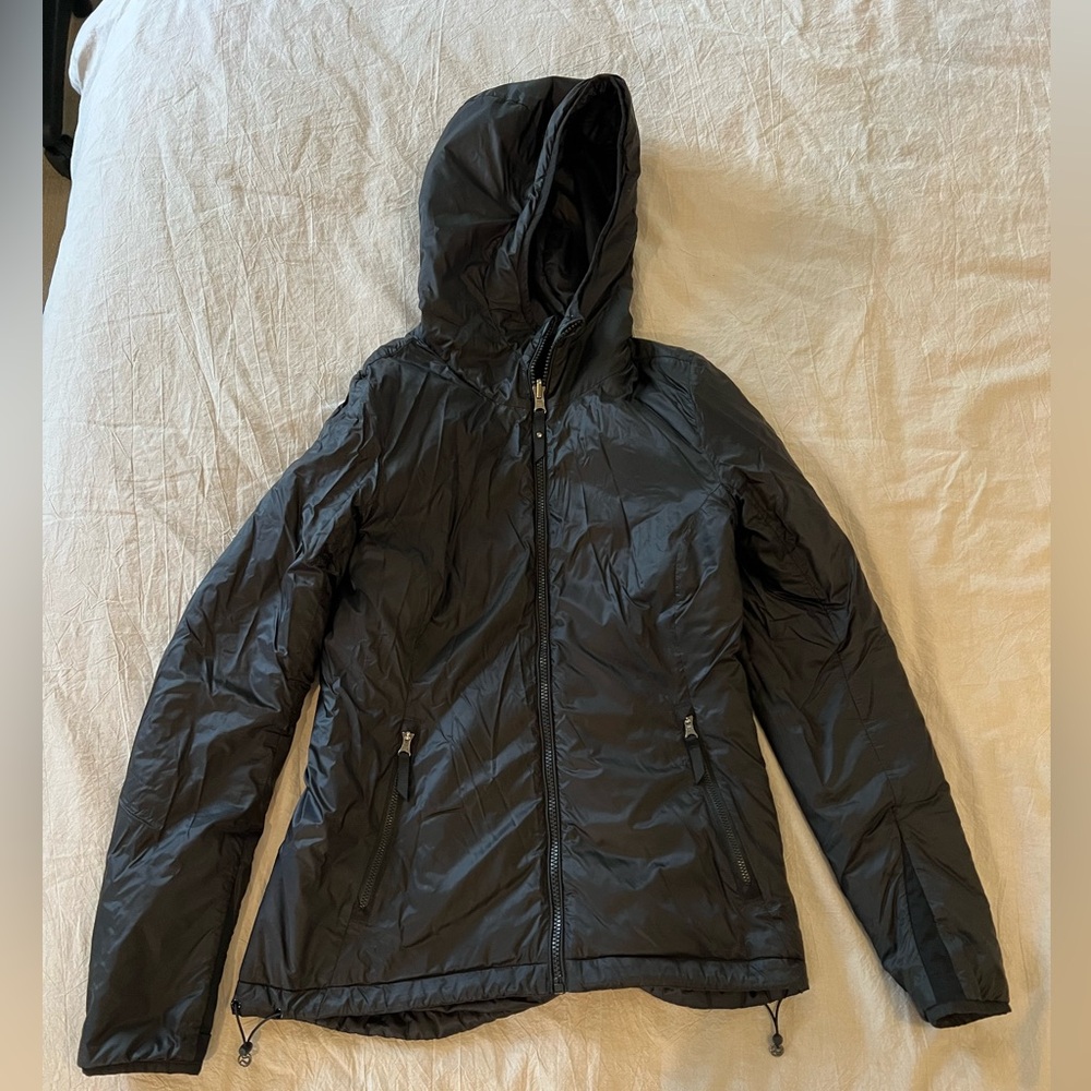 Lululemon Black Hooded light weight down Women's jacket, size 6